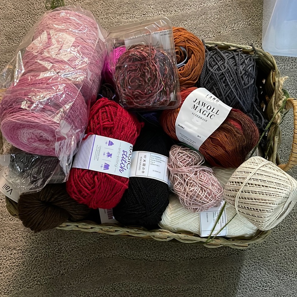5 scrap yarn skeins